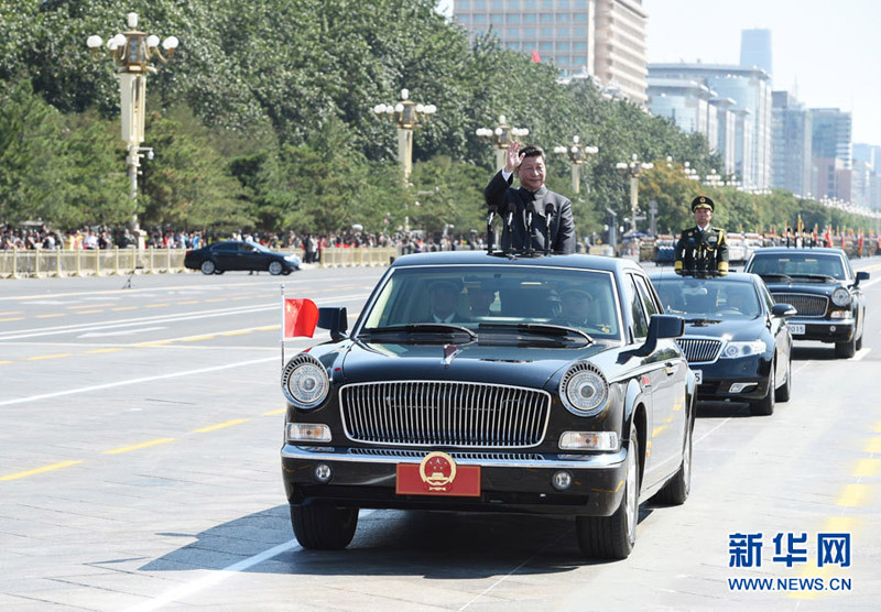 9月3日，紀(jì)念中國(guó)人民抗日戰(zhàn)爭(zhēng)暨世界反法西斯戰(zhàn)爭(zhēng)勝利70周年大會(huì)在北京天安門(mén)廣場(chǎng)隆重舉行。這是中共中央總書(shū)記、國(guó)家主席、中央軍委主席習(xí)近平檢閱受閱部隊(duì)。新華社記者李學(xué)仁攝