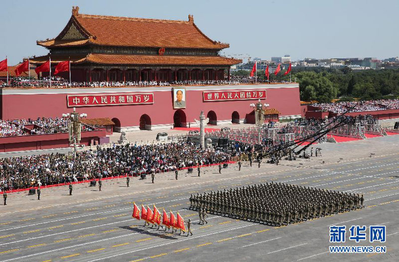 9月3日，中國人民抗日戰(zhàn)爭暨世界反法西斯戰(zhàn)爭勝利70周年紀(jì)念大會在北京隆重舉行。這是“狼牙山五壯士”英模部隊方隊接受檢閱。 新華社記者龐興雷 攝