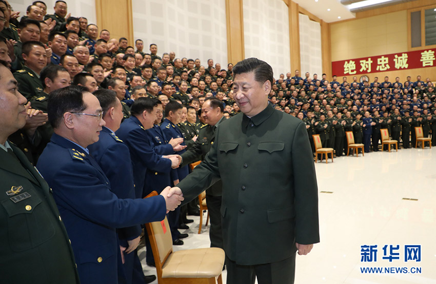 2月12日，中共中央總書記、國家主席、中央軍委主席習(xí)近平在成都親切接見駐蓉部隊(duì)師以上領(lǐng)導(dǎo)干部和建制團(tuán)單位主官。 新華社記者李剛攝