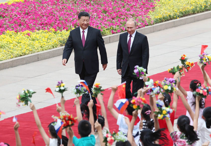 6月8日，國家主席習(xí)近平在北京人民大會堂同俄羅斯總統(tǒng)普京舉行會談。這是會談前，習(xí)近平在人民大會堂東門外廣場為普京舉行歡迎儀式。新華社記者 姚大偉 攝