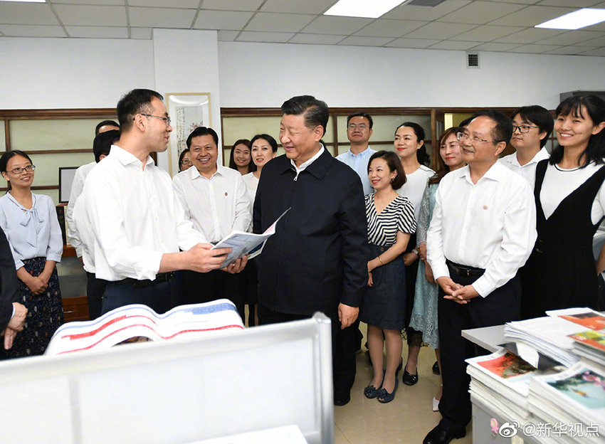 8月21日下午，中共中央總書記、國家主席、中央軍委主席習近平在甘肅省蘭州市讀者出版集團有限公司考察調(diào)研。 新華社記者 謝環(huán)馳 攝